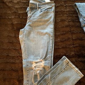 Light Blue Distressed Levi’s Jeans sz 28